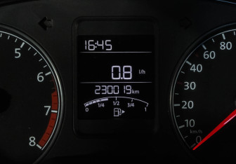 Подержанный автомобиль Volkswagen Polo Sedan 2015 года (18 фото)