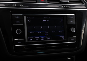 Подержанный автомобиль Volkswagen Tiguan 2021 года (18 фото)