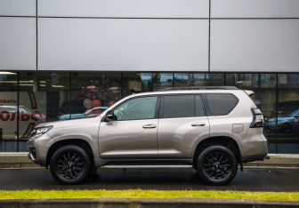 Подержанный автомобиль Toyota Land Cruiser Prado 2020 года (6 фото)