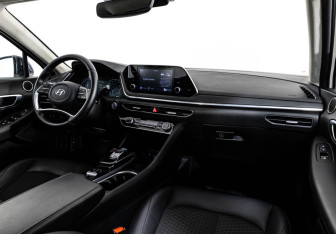 Подержанный автомобиль Hyundai Sonata 2020 года (10 фото)