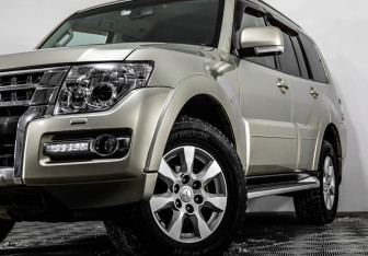 Подержанный автомобиль Mitsubishi Pajero 2014 года (2 фото)