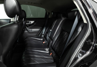 Подержанный автомобиль Infiniti FX 2012 года (10 фото)