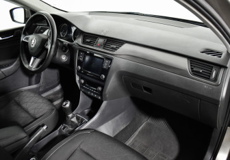 Подержанный автомобиль Skoda Rapid Liftback 2019 года (12 фото)