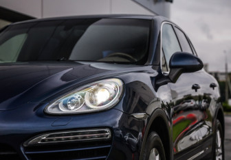 Подержанный автомобиль Porsche Cayenne 2013 года (2 фото)