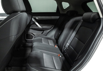 Подержанный автомобиль Geely Coolray 2023 года (10 фото)