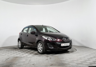 Подержанный автомобиль Mazda 2 Hatchback 2012 года (3 фото)