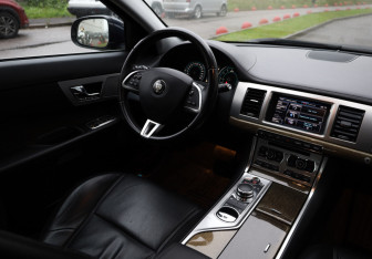 Подержанный автомобиль Jaguar XF Sedan 2015 года (8 фото)
