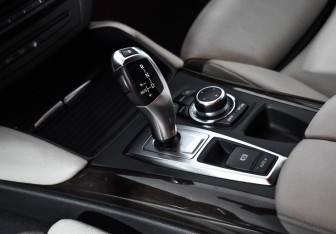 Подержанный автомобиль BMW X6 2011 года (11 фото)