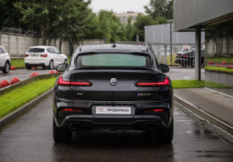 Подержанный автомобиль BMW X4 2021 года (7 фото)