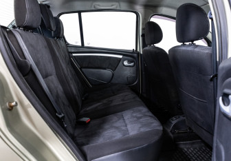 Подержанный автомобиль Renault Sandero 2011 года (13 фото)