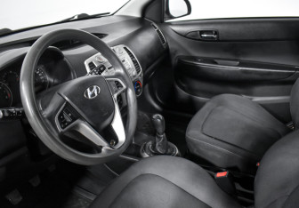 Подержанный автомобиль Hyundai i20 2009 года (9 фото)