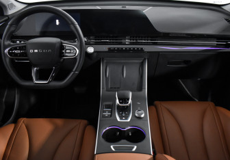 Подержанный автомобиль Omoda C5 2024 года (15 фото)
