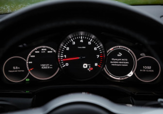 Подержанный автомобиль Porsche Cayenne 2018 года (13 фото)