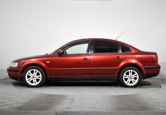Подержанный автомобиль Volkswagen Passat Sedan 2000 года (8 фото)