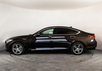 Подержанный автомобиль Hyundai Genesis 2015 года (11 фото)
