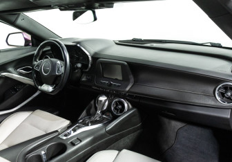 Подержанный автомобиль Chevrolet Camaro Coupe 2017 года (9 фото)