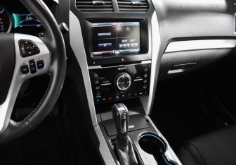 Подержанный автомобиль Ford Explorer 2014 года (17 фото)