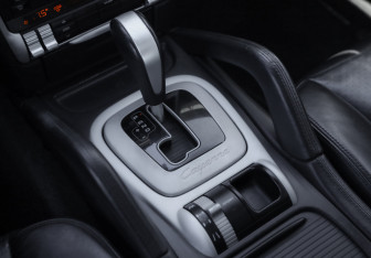 Подержанный автомобиль Porsche Cayenne 2007 года (17 фото)