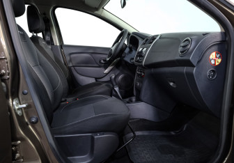 Подержанный автомобиль Renault Sandero 2020 года (20 фото)
