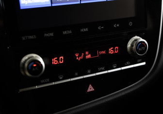 Подержанный автомобиль Mitsubishi Outlander 2022 года (15 фото)