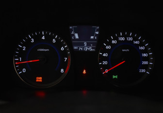 Подержанный автомобиль Hyundai Solaris Sedan 2013 года (19 фото)