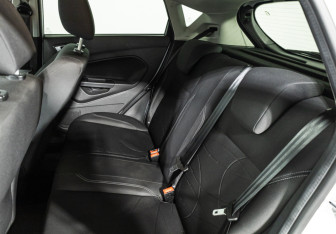 Подержанный автомобиль Ford Fiesta Hatchback 2019 года (10 фото)
