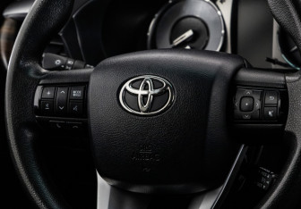 Подержанный автомобиль Toyota Hilux 2022 года (13 фото)