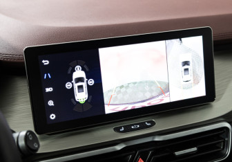 Подержанный автомобиль Geely Coolray 2023 года (16 фото)
