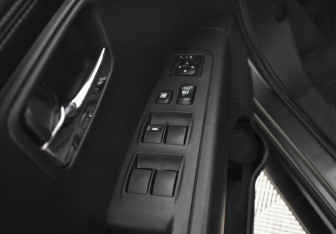 Подержанный автомобиль Citroen C-Crosser 2010 года (18 фото)