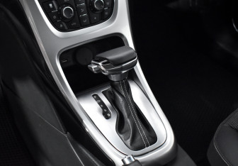 Подержанный автомобиль Opel Astra Hatchback 2013 года (10 фото)