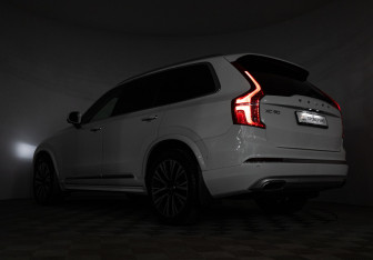 Подержанный автомобиль Volvo XC90 2019 года (25 фото)