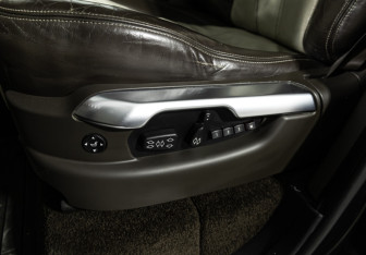 Подержанный автомобиль Land Rover Range Rover 2010 года (22 фото)