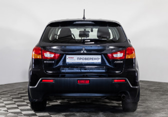 Подержанный автомобиль Mitsubishi ASX 2012 года (6 фото)