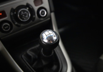Подержанный автомобиль Peugeot 308 Hatchback 2012 года (14 фото)