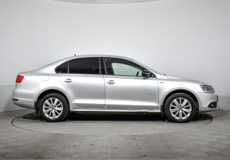 Подержанный автомобиль Volkswagen Jetta Sedan 2013 года (4 фото)