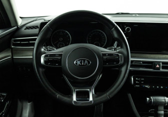 Подержанный автомобиль Kia K5 2021 года (16 фото)
