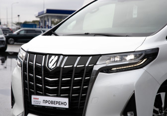 Подержанный автомобиль Toyota Alphard 2019 года (2 фото)