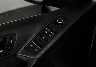 Подержанный автомобиль Volkswagen Tiguan 2011 года (17 фото)