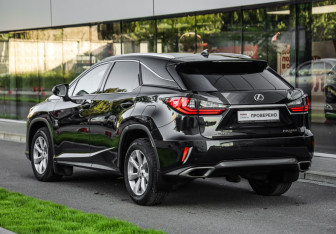 Подержанный автомобиль Lexus RX 2016 года (8 фото)