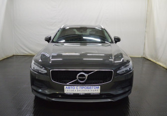 Подержанный автомобиль Volvo V90 2018 года (2 фото)