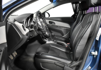 Подержанный автомобиль Chevrolet Cruze Hatchback 2013 года (10 фото)