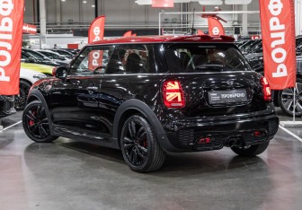 Подержанный автомобиль MINI Hatch 2019 года (11 фото)