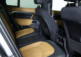 Подержанный автомобиль Land Rover Defender Suv 2023 года (22 фото)