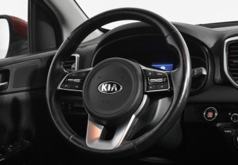 Подержанный автомобиль Kia Sportage 2021 года (14 фото)