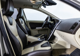Подержанный автомобиль Volvo XC60 2012 года (18 фото)