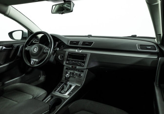 Подержанный автомобиль Volkswagen Passat Sedan 2013 года (9 фото)