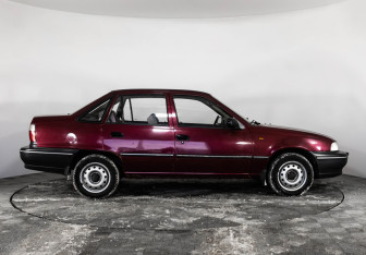 Подержанный автомобиль Daewoo Nexia Sedan 2005 года (4 фото)