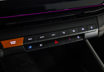 Подержанный автомобиль Changan UNI-V 2023 года (18 фото)