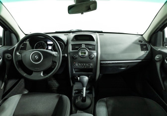 Подержанный автомобиль Renault Megane Sedan 2008 года (13 фото)