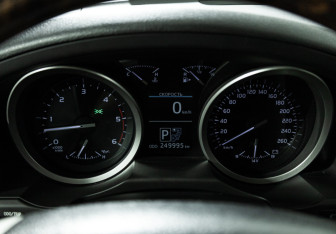Подержанный автомобиль Toyota Land Cruiser Suv 2014 года (12 фото)